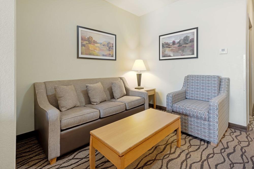 Best Western Plus Guymon Hotel & Suites photo 21