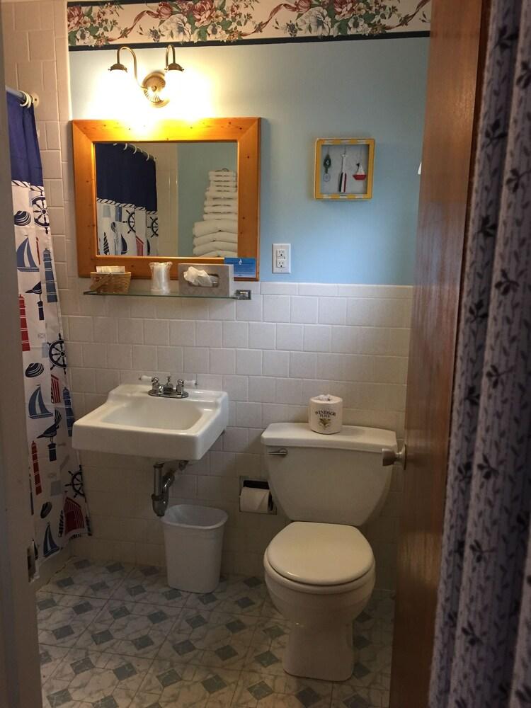 Doryman Motel photo 18