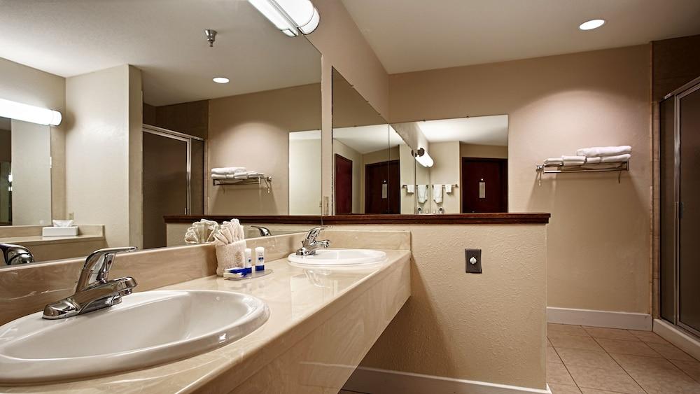 Quality Inn & Suites Carthage near Precious Moments Chapel photo 39
