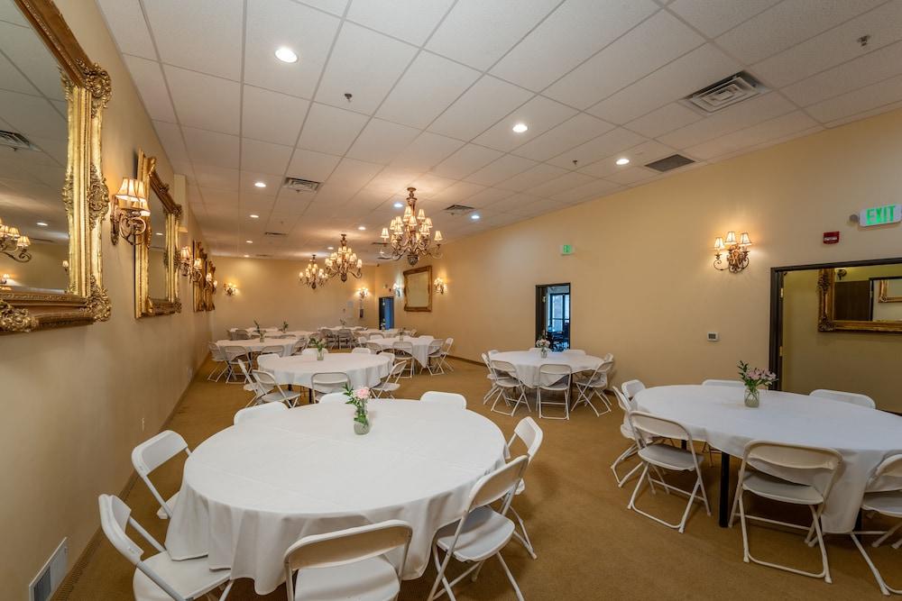 Silverland Inn and Suites photo 20
