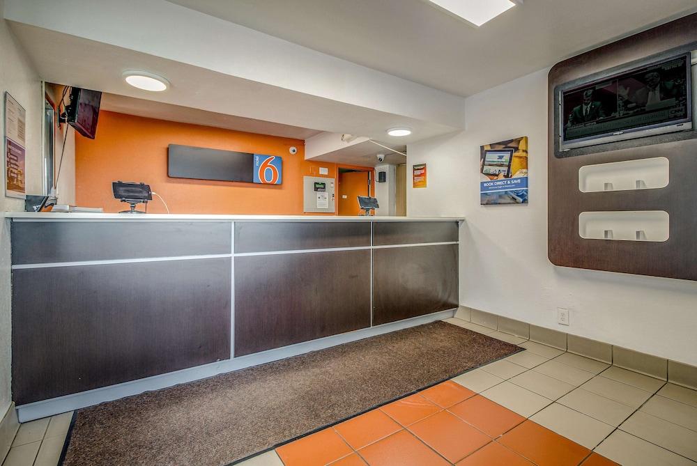 Motel 6 Conroe, TX photo 4