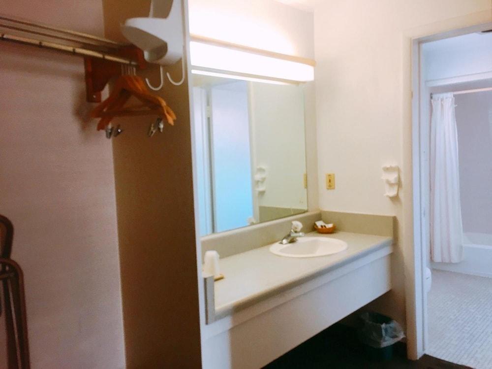 Appletree Inn photo 25