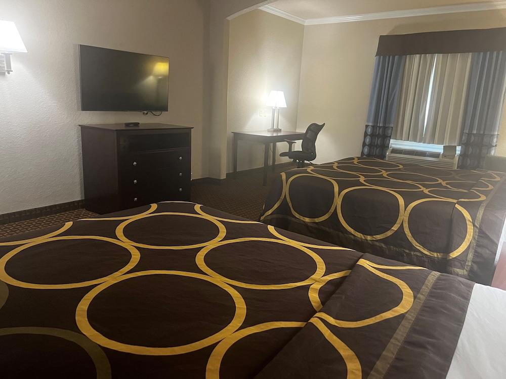 Super 8 by Wyndham IAH West/Greenspoint photo 21
