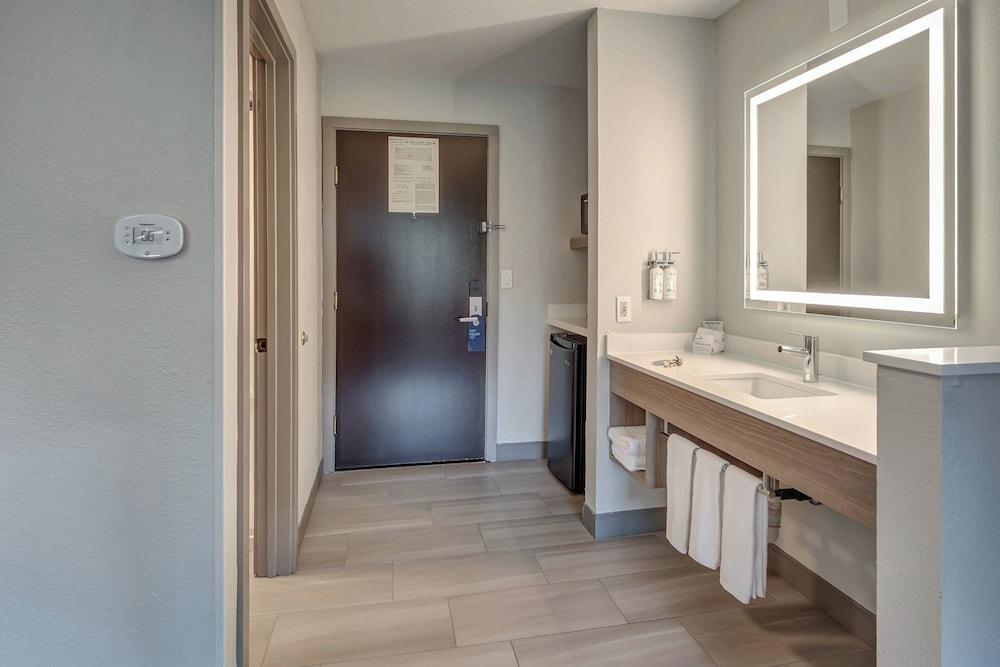 Holiday Inn Express Portland East - Troutdale by IHG photo 24