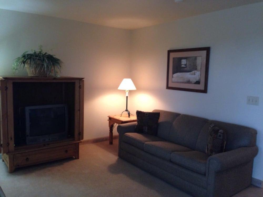 All Suites Inn Budget Host photo 24
