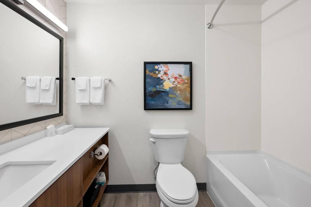 Everhome Suites Portsmouth - Newington photo 30