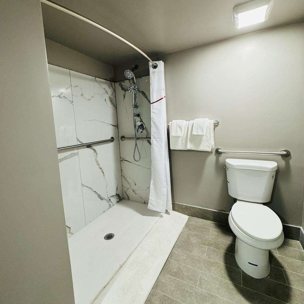 Red Roof Inn Miami, AZ photo 24