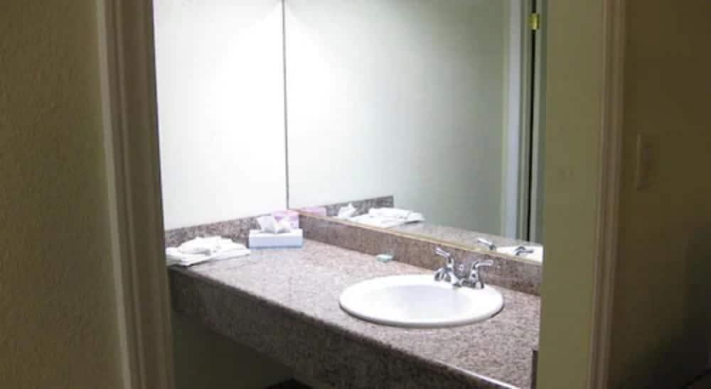 Desert Inn Motel photo 6