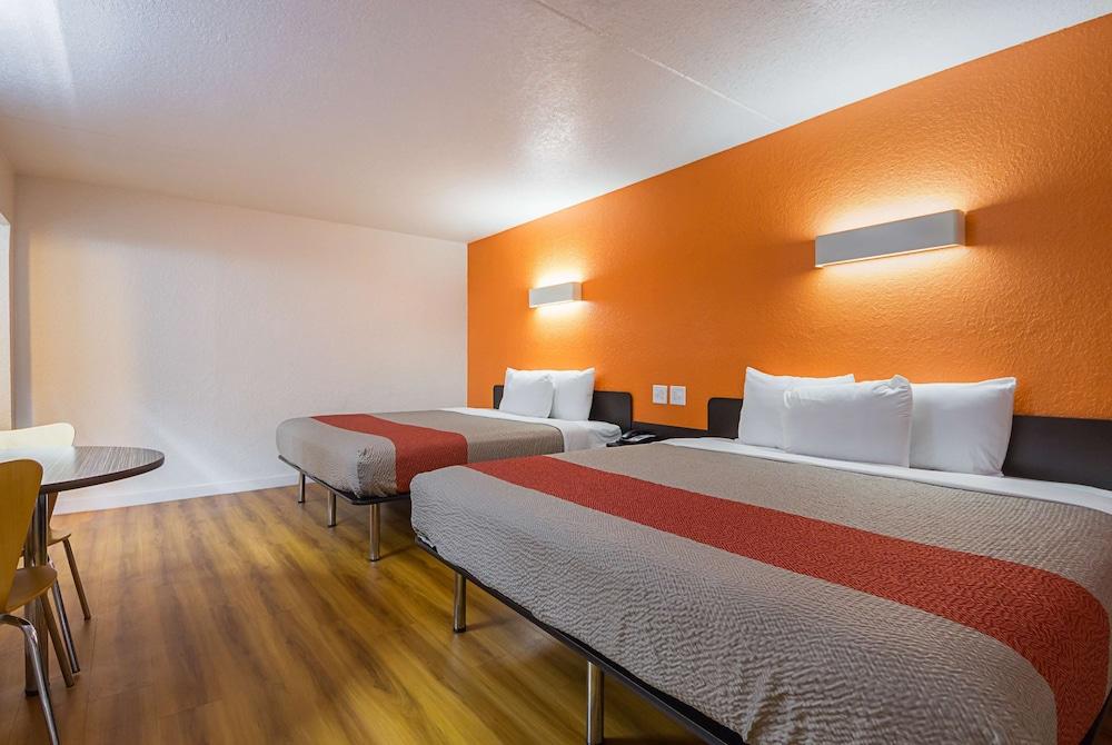 Motel 6 Garland, TX - Northeast Dallas photo 20