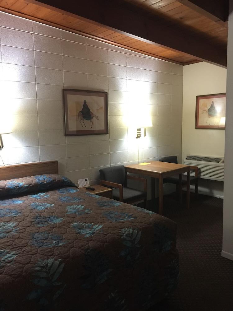 Lazy U Motel photo 38