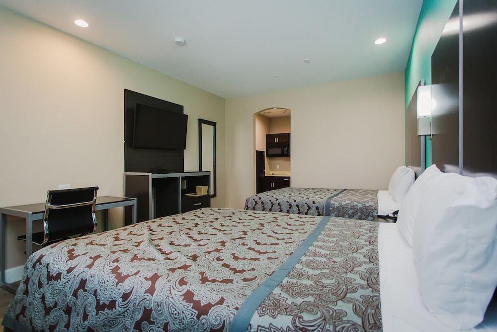 Palace Inn and Suites - Willowbrook Mall photo 11