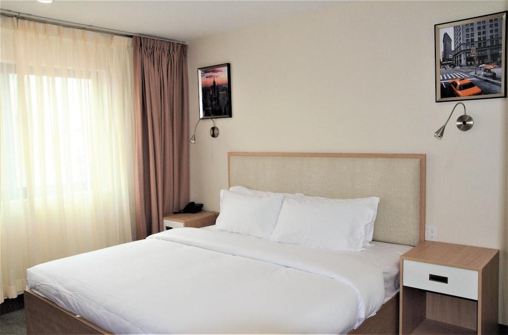 Lic Plaza Hotel photo 5