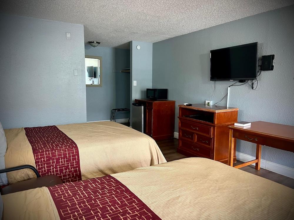 Regency Inn - Fort Sam Houston photo 11