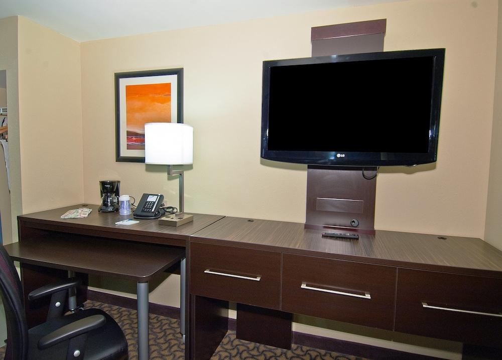 Holiday Inn Express & Suites Jackson / Pearl Intl Airport by IHG photo 5