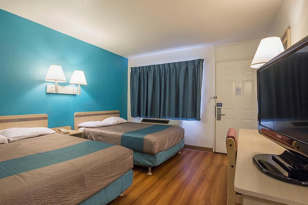 Motel 6 Rochester, MN photo 23
