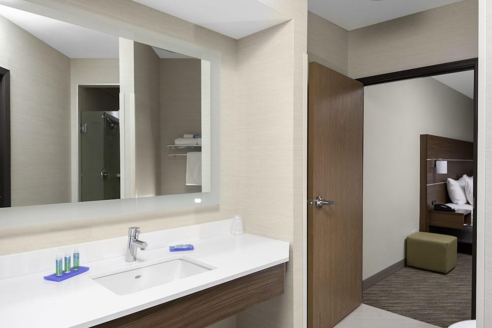 Holiday Inn Express & Suites Interstate 90 by IHG photo 16