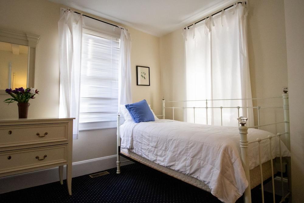 Delamater Inn photo 10