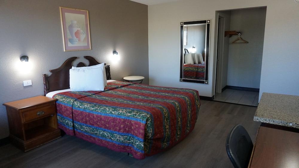 Red Roof Inn Tucson – Vail photo 3