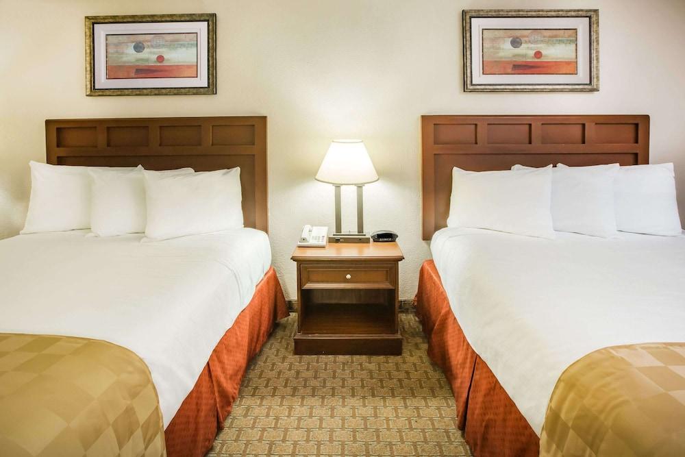 Baymont by Wyndham Mobile/ I-65 photo 9