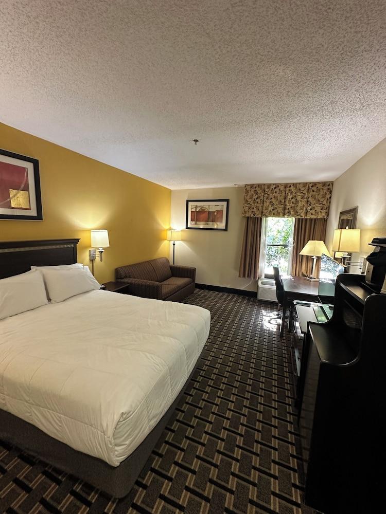 Lexington Inn and Suites photo 9