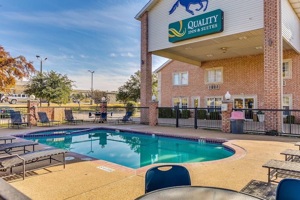 Baymont by Wyndham Willow Park photo 9