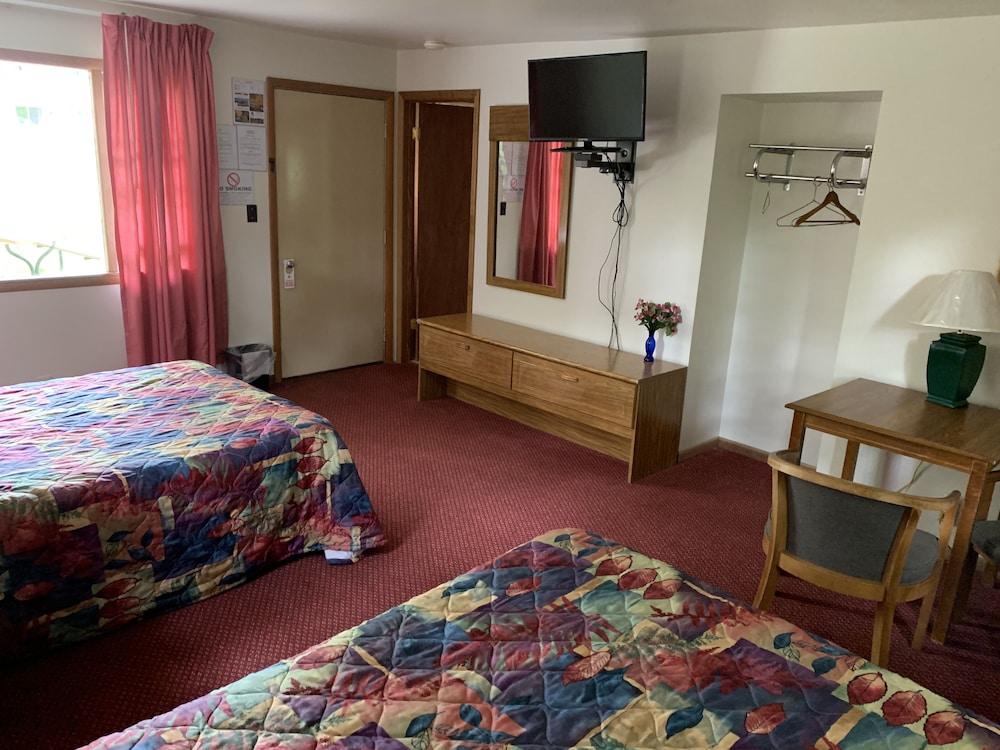 Lakeside Motel photo 48