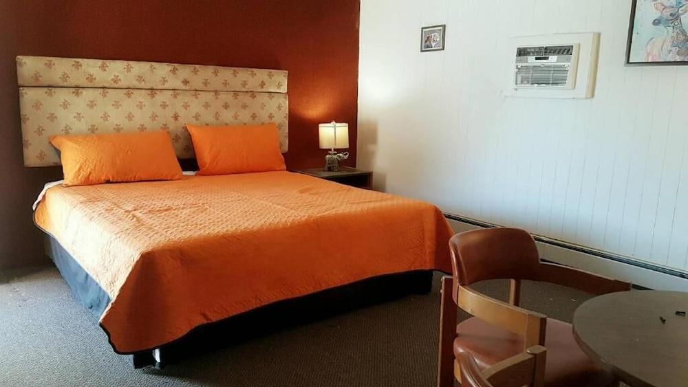 Golden Arrow Motel photo 25