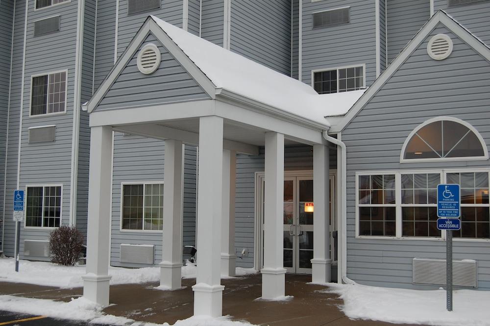 Microtel Inn & Suites by Wyndham Plattsburgh photo 45