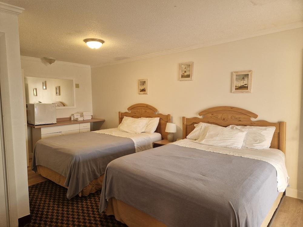 Sandcastle Beachfront Inn photo 8