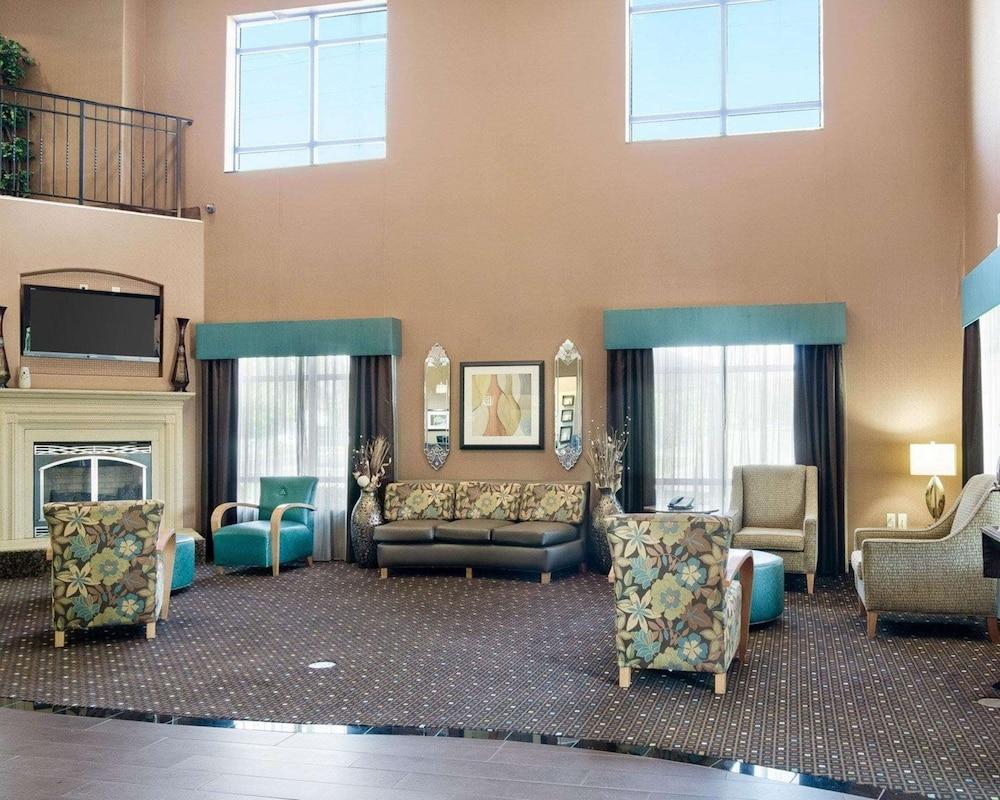 Comfort Suites Topeka Northwest photo 6