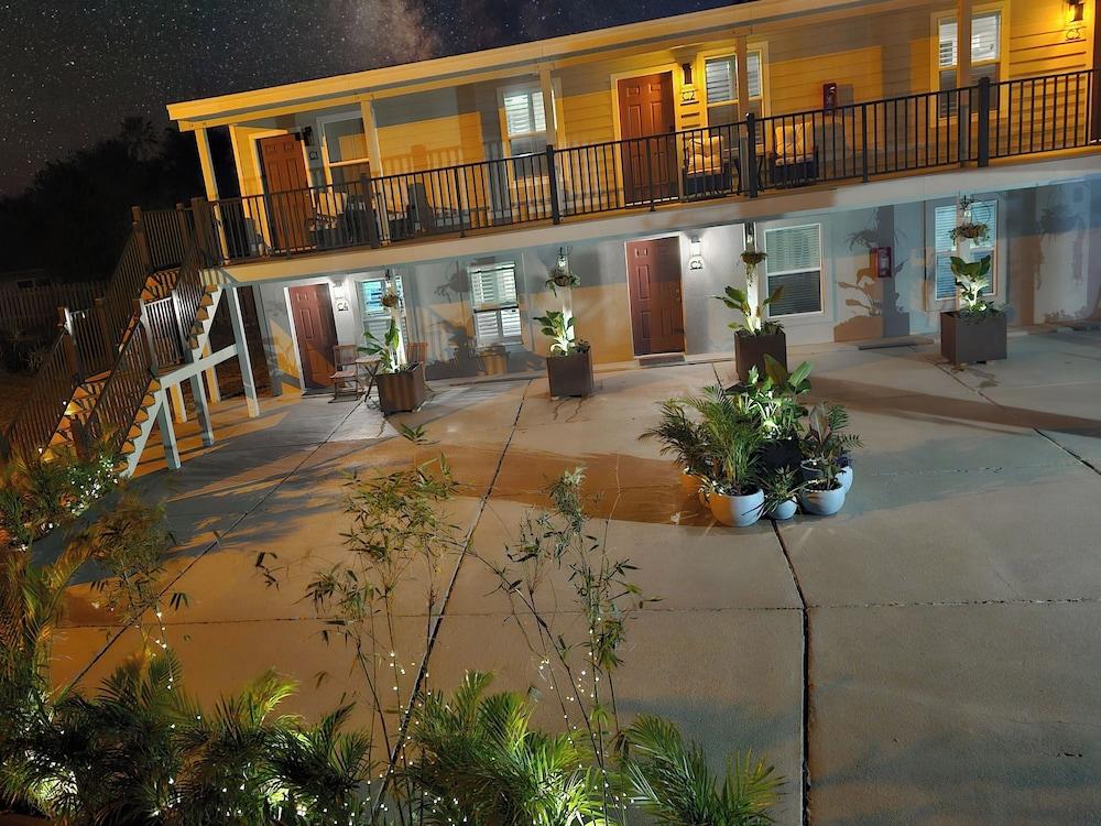 Beach 5 Villas - Immaculate 300 steps from the Ocean photo 93