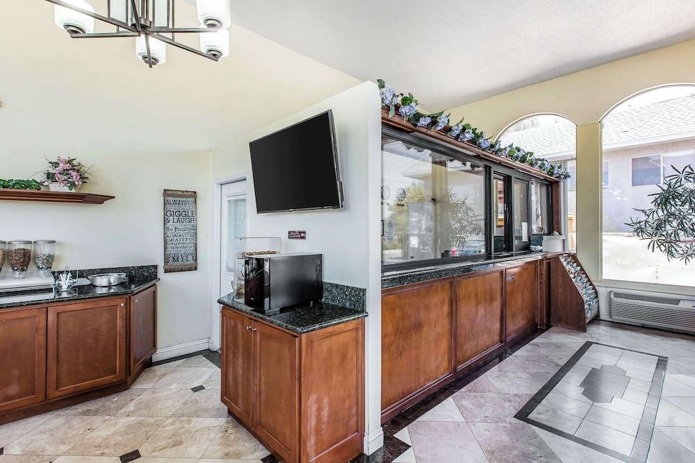 Rodeway Inn & Suites Canyon Lake-Menifee West photo 3