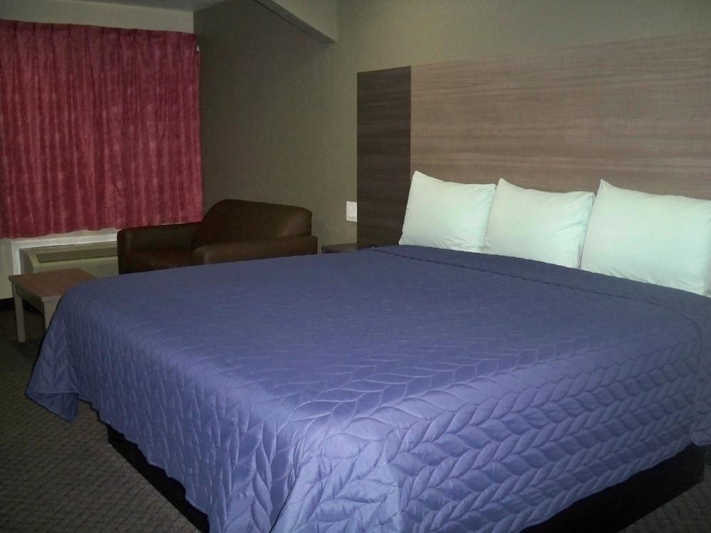 Scottish Inn & Suites photo 31