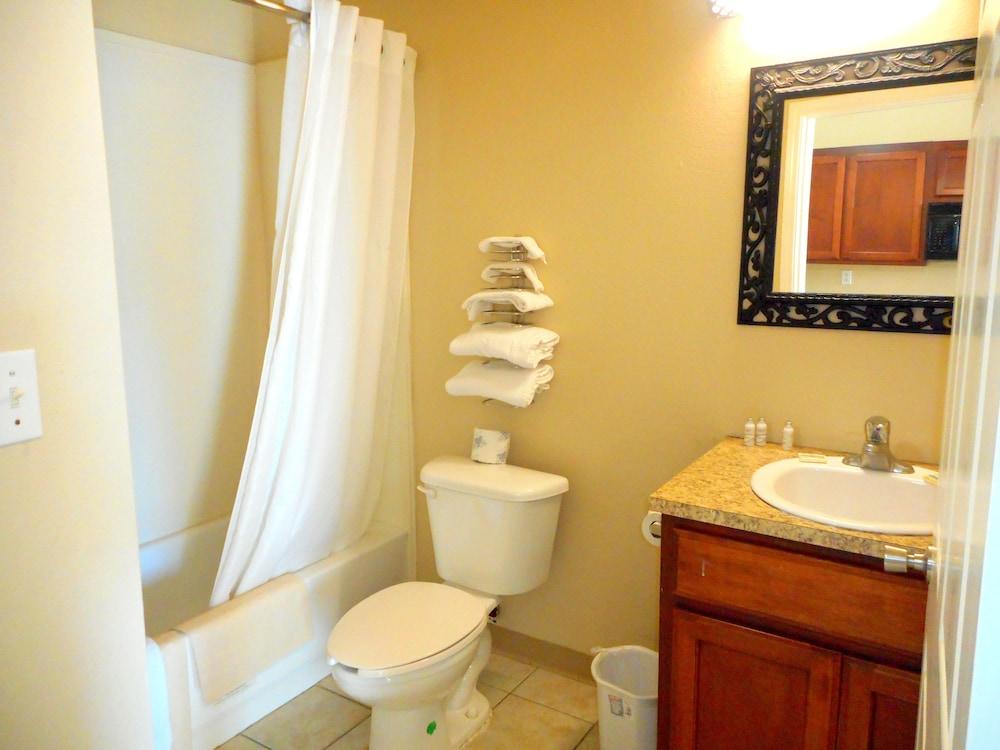 Crossroads Inn & Suites photo 6