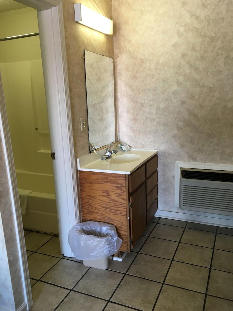 McCaig Motel photo 8