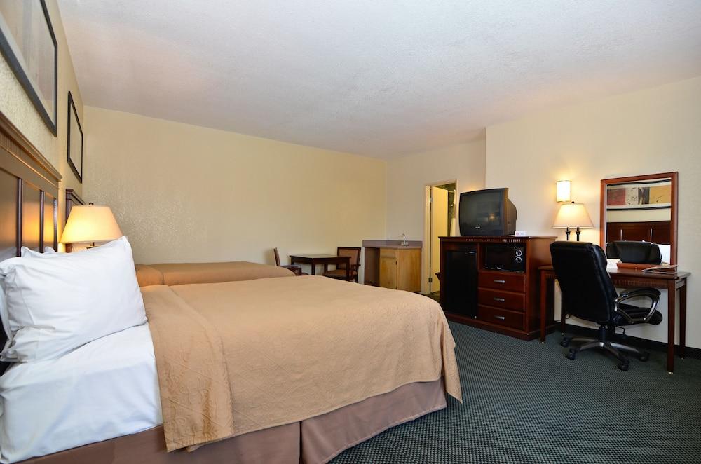 Quality Inn San Diego I-5 Naval Base photo 15