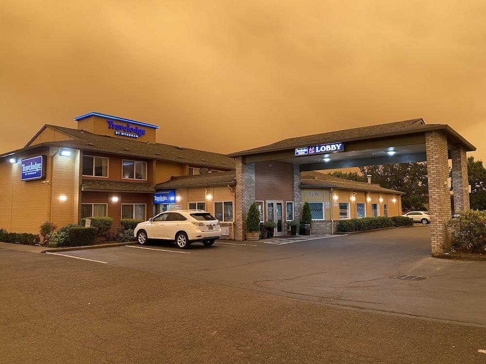 Travelodge Suites by Wyndham Newberg photo 61