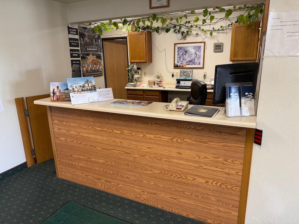 Budget Inn and Suites photo 3