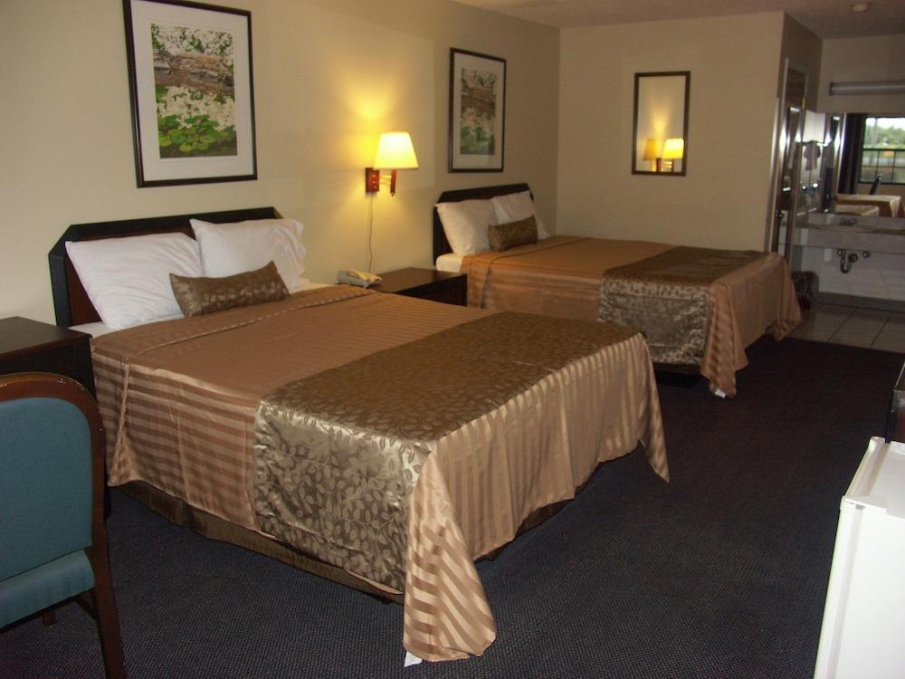 Deerwood Inn and Madison Campground photo 3