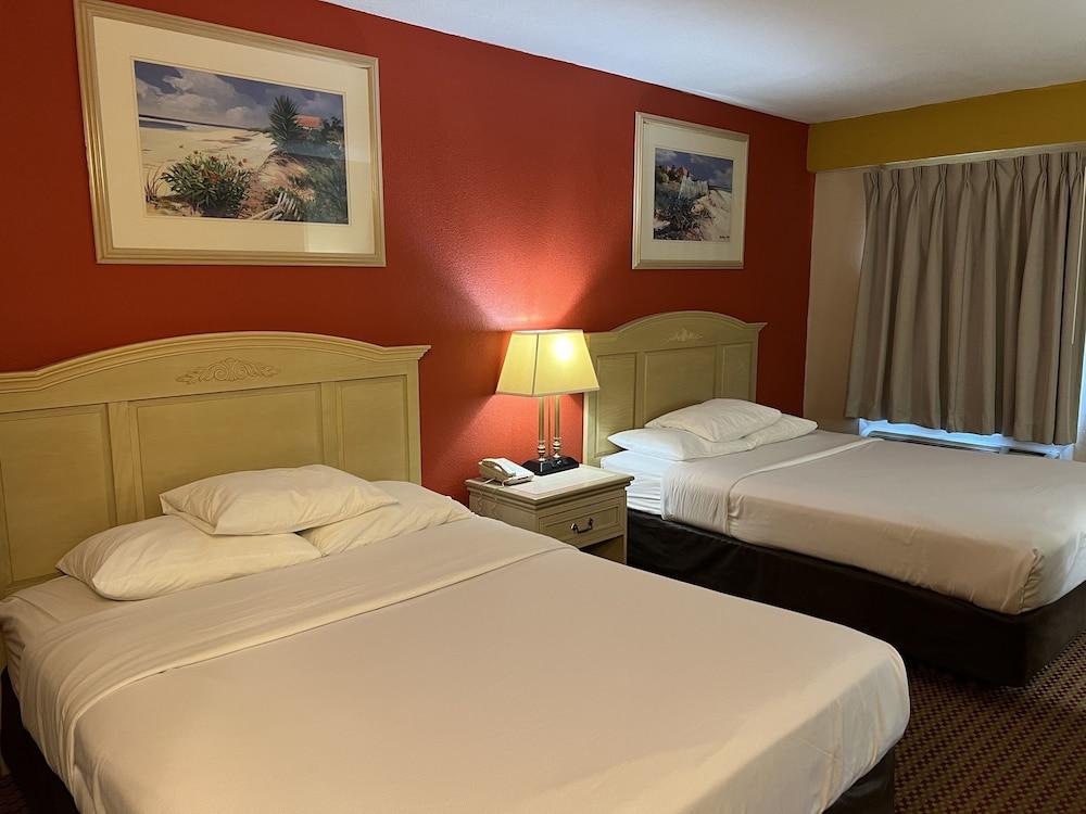 Econo Lodge Inn & Suites Walnut photo 21