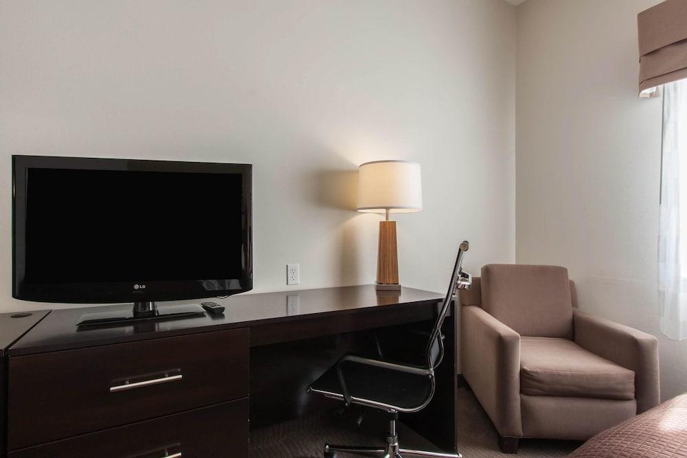 Sleep Inn & Suites Fargo Medical Center photo 8