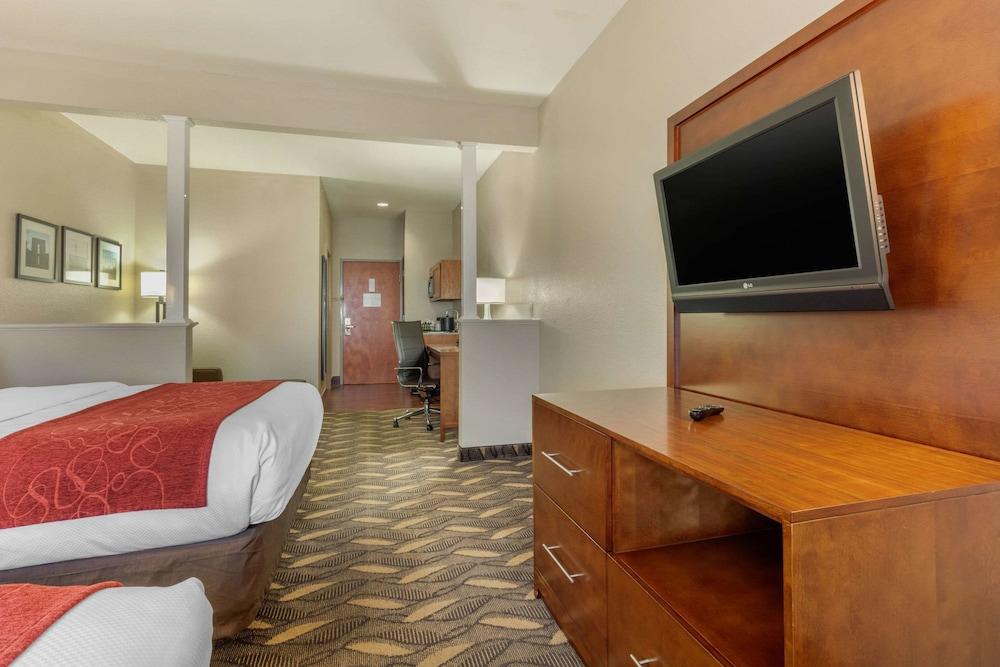 Comfort Suites Rolla photo 22