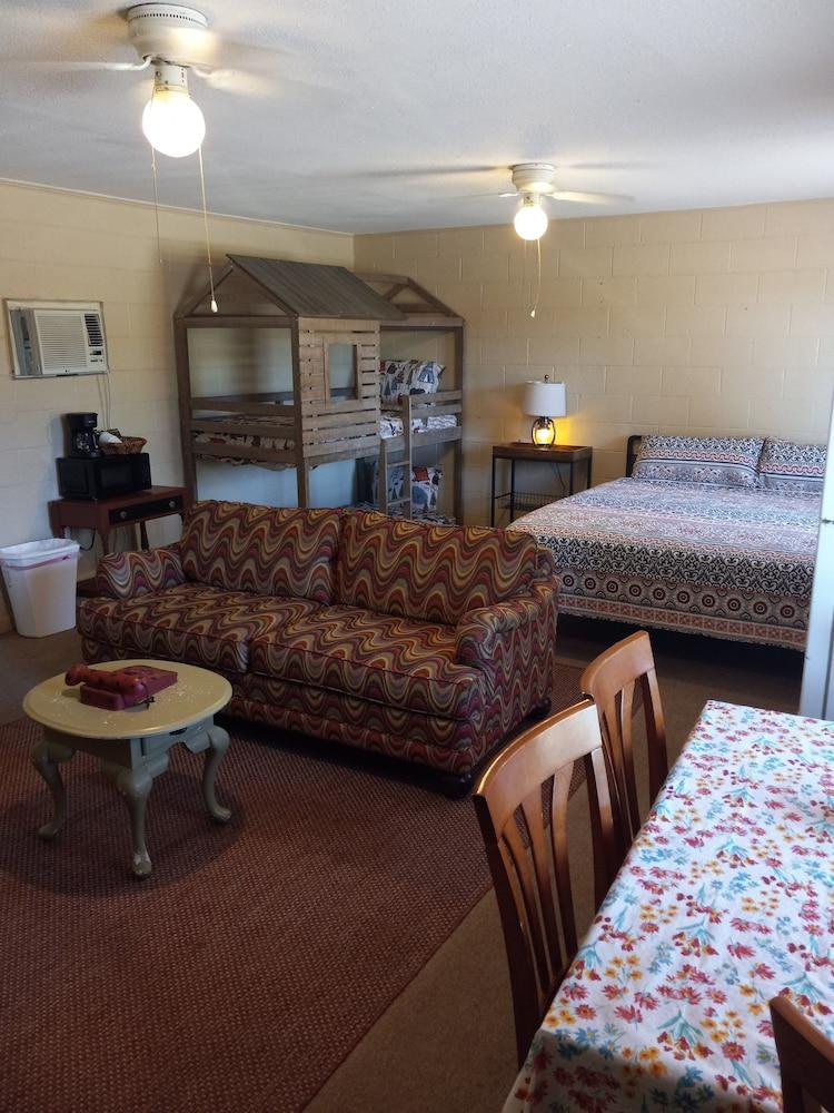 Cedar Falls Motel photo 5