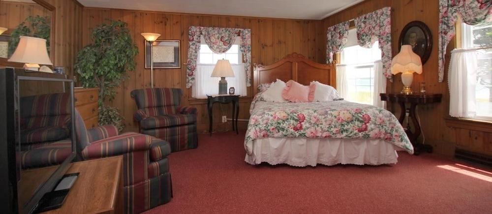Holiday House Inn photo 13