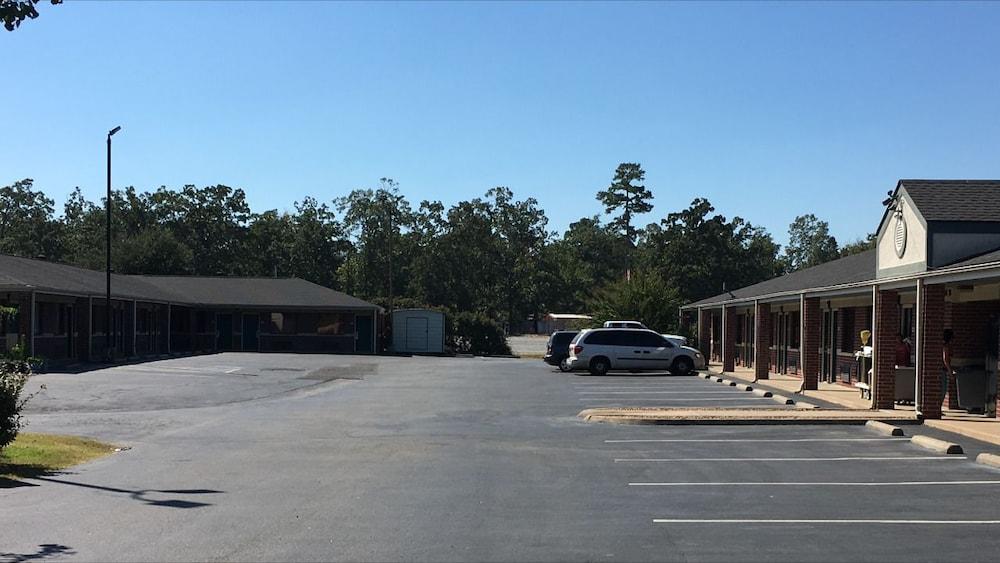 Redwood Inn and Suites photo 15