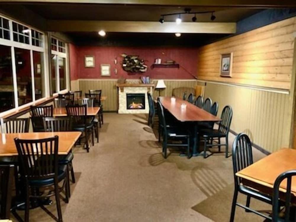 Lakeshore Lodge photo 13