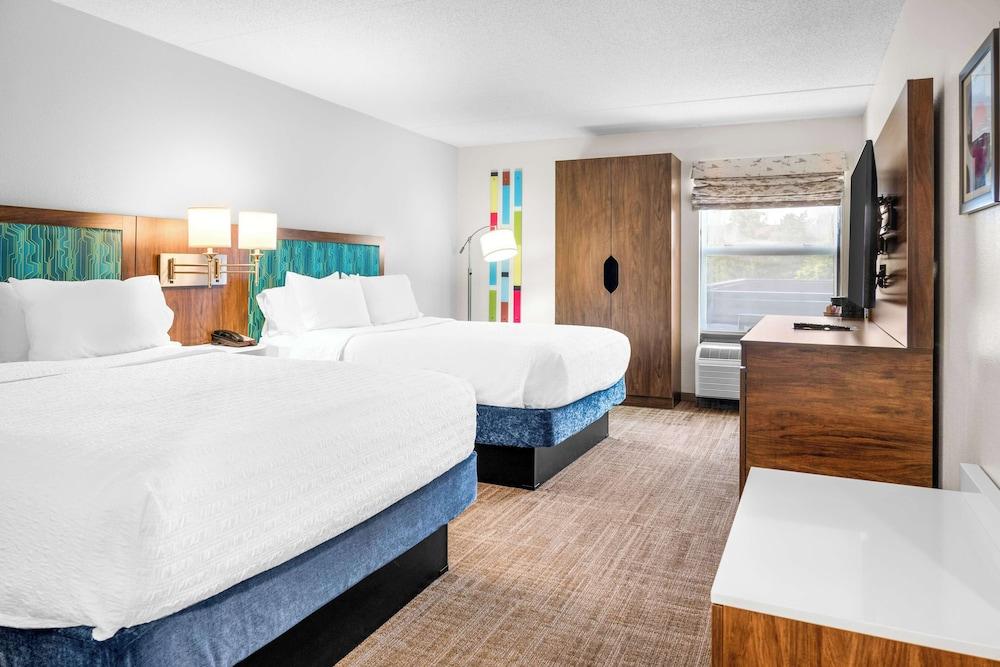 Hampton Inn Grand Rapids-North photo 5