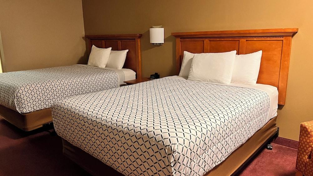 Morgan Inn And Suites photo 44