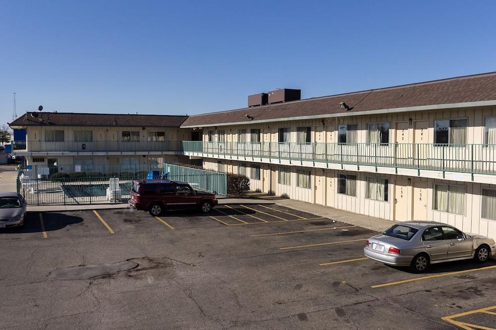 Loyalty Inn photo 1
