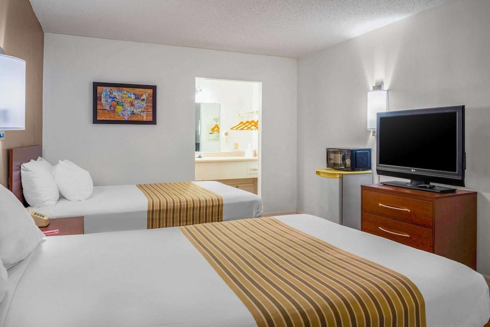 Econo Lodge Crystal River photo 8
